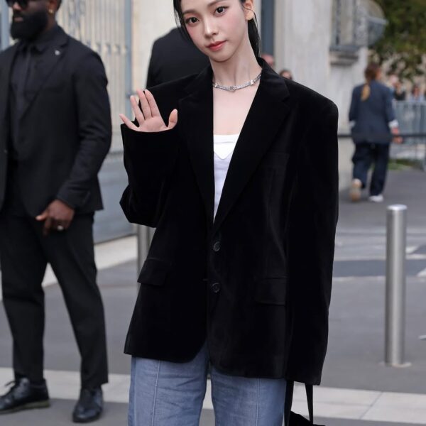 250925 Harper's BAZAAR HK Instagram Update with Karina