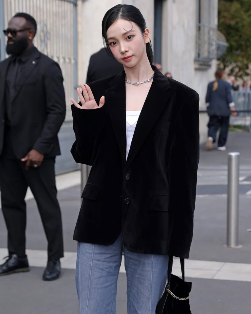 250925 Harper's BAZAAR HK Instagram Update with Karina
