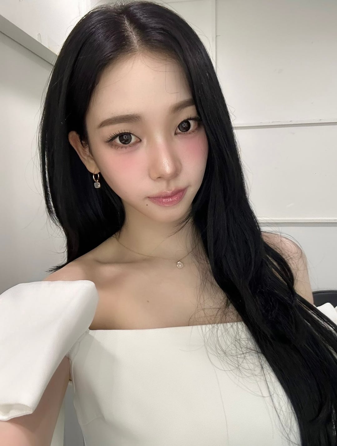 250905 KBS Music Bank Twitter Update with MCs Karina & Sangmin