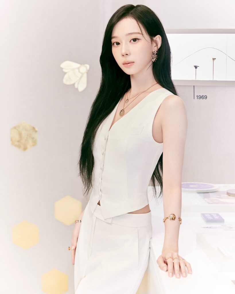 251020 L’OFFICIEL Singapore Instagram Update with Winter @ Bee de Chaumet Pop-Up Store