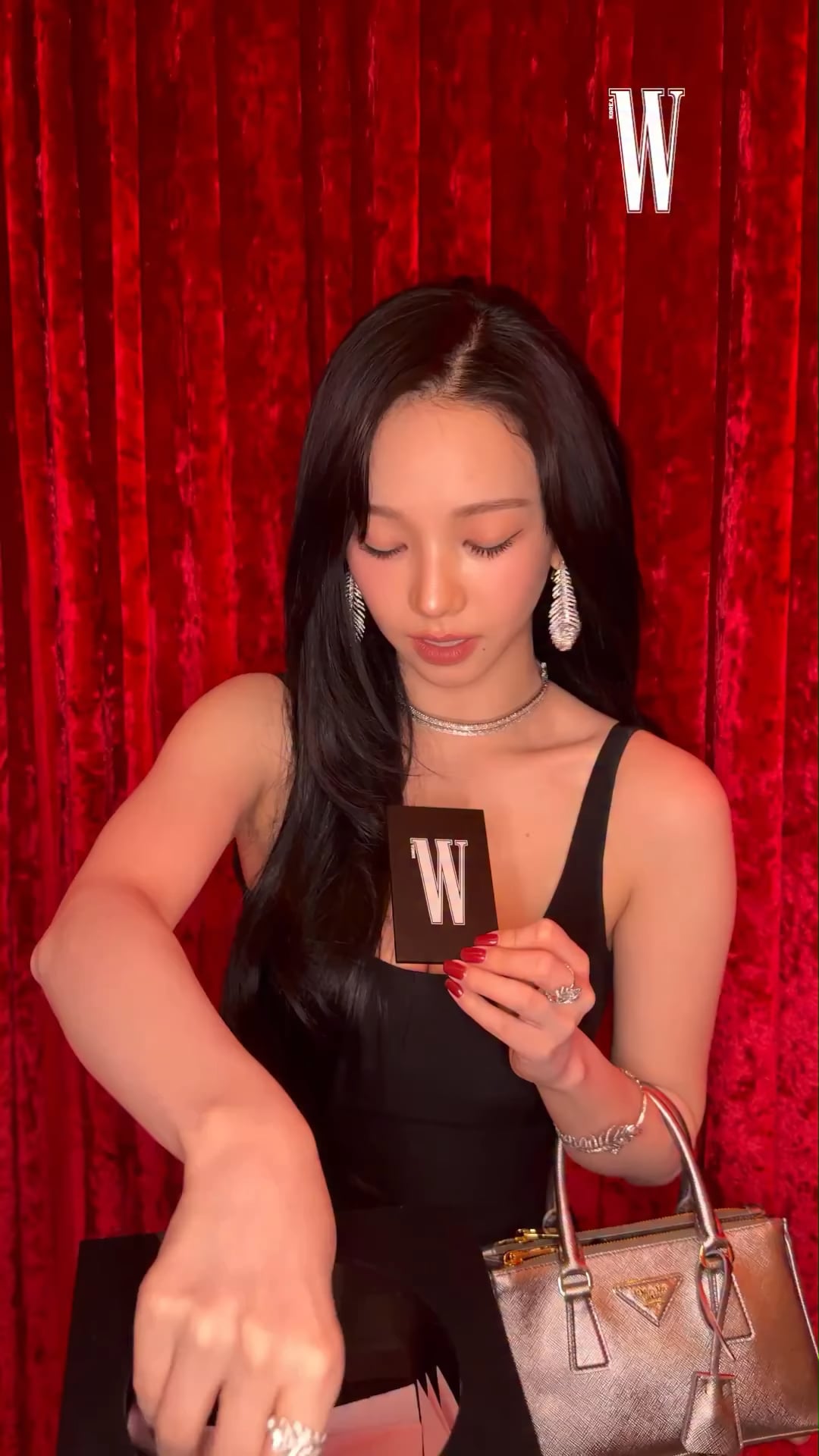 251016 W Korea Instagram Update with Karina - 'Sugar on my tongue' Challenge