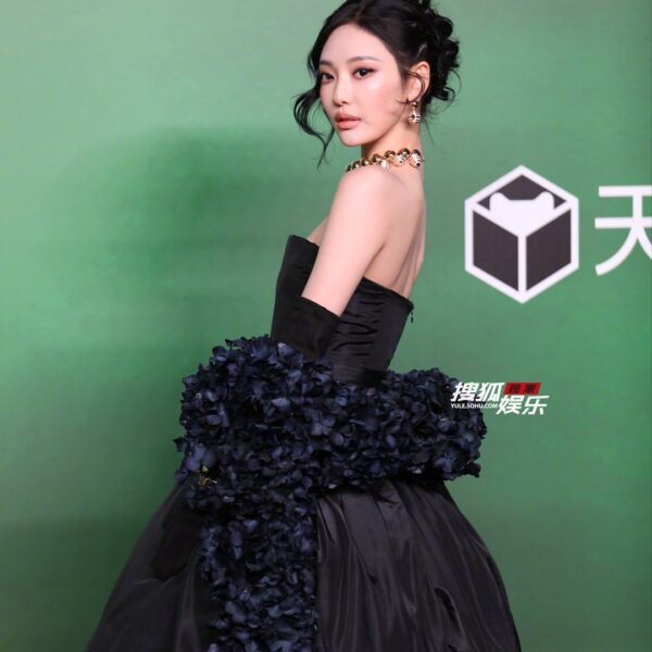 251023 Ningning at VOGUE CHINA 'Forces of Fashion 2025' Red Carpet (Press Photos)