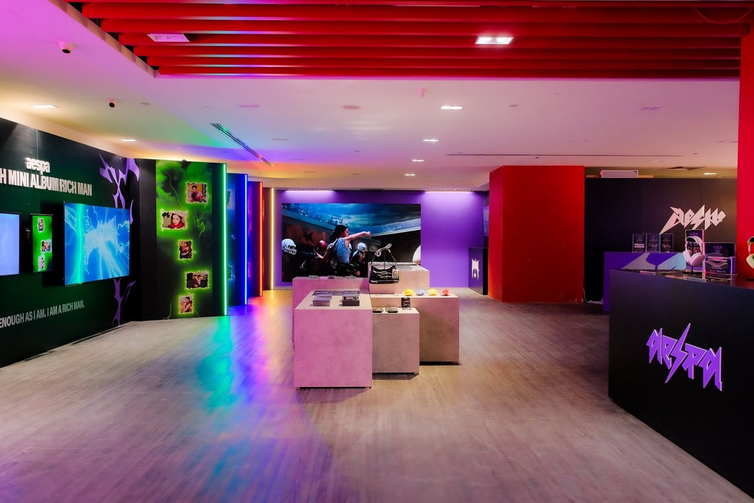 251120 House Of Kpop Twitter Update - The #RichMan POP-UP @ SINGAPORE is officially open! ✨🎥Here are some on-site previews 👉Come by now to check out a variety of MDs and fun interactive events!