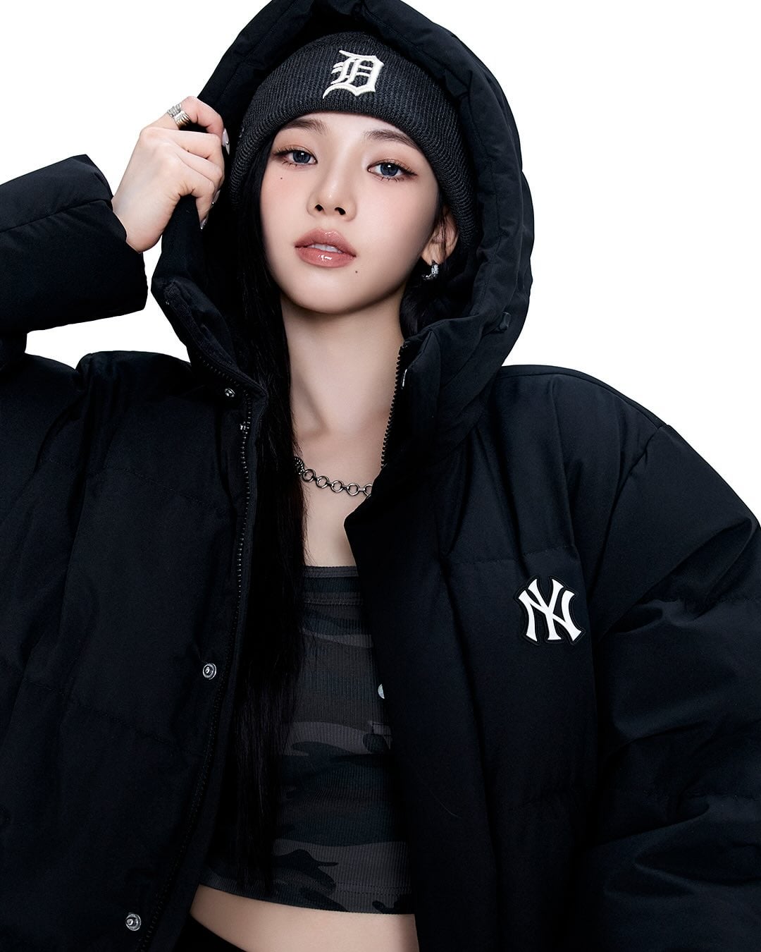 251127 Karina for MLB Korea 'Curve the Winter' Collection #3