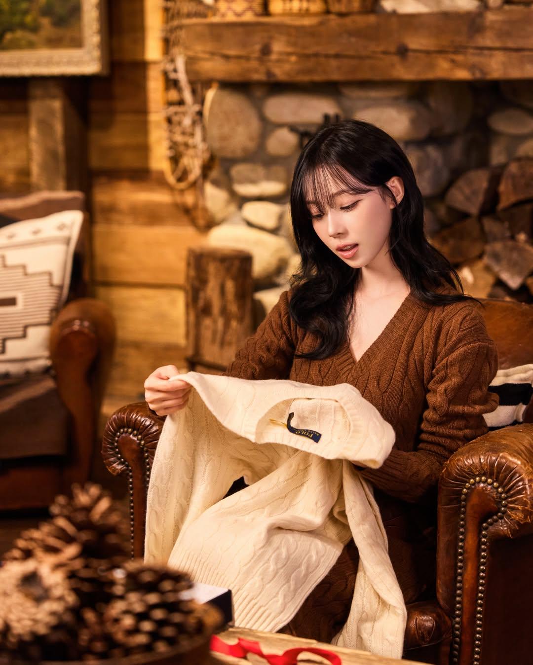 251120 ELLE KOREA Instagram Update with Winter @ Ralph Lauren 'Holiday Experience' Pop-Up