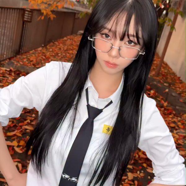 251202 aespa TikTok Update with Karina - Wanna take a bite?