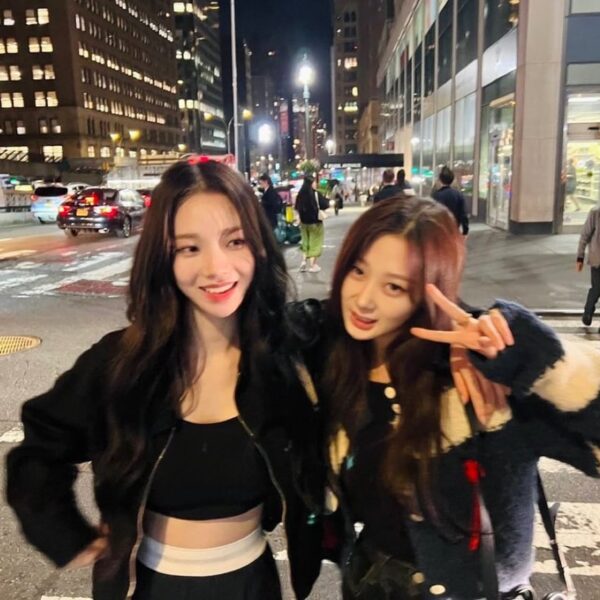 221123 aespa Twitter Update with Karina and Giselle