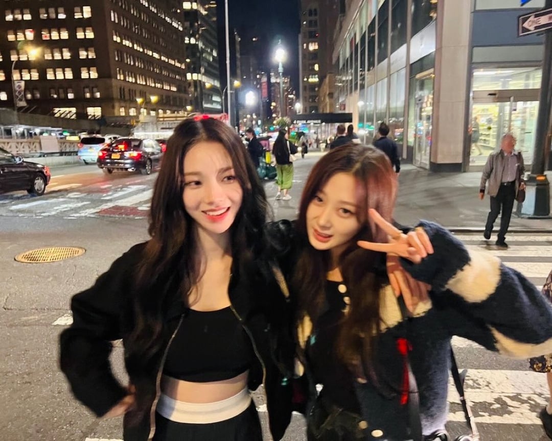 221123 aespa Twitter Update with Karina and Giselle