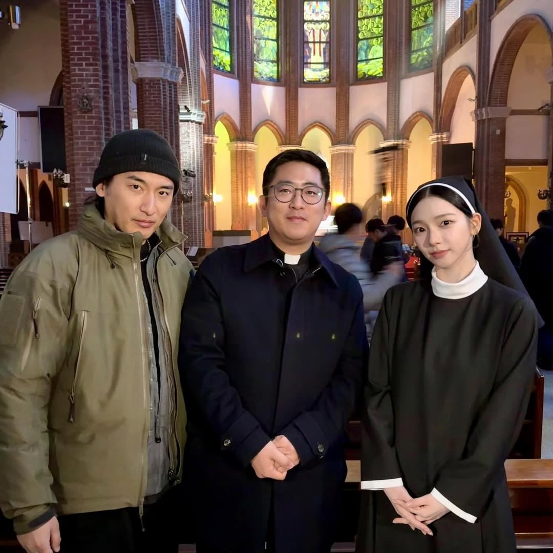 251225 s.laurentio Instagram Update with Karina