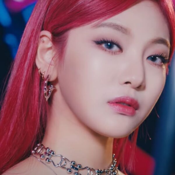 Drop Iconic hairstyles on each member