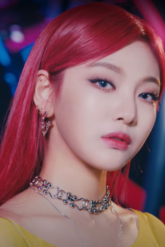 Drop Iconic hairstyles on each member