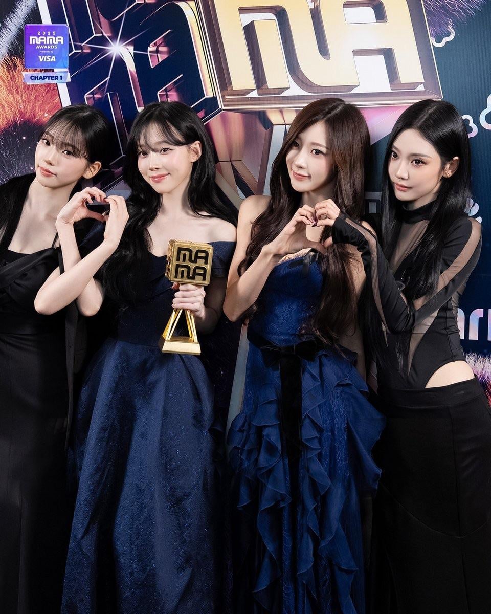 251216 MAMA AWARDS Twitter Update With aespa - 2025 MAMA AWARDS UH-HEUNG 4-CUTS BEHIND Photos