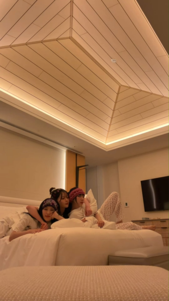 260111 Han Sua Instagram Reels Update with Karina & ITZY Ryujin