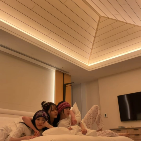 260111 Han Sua Instagram Reels Update with Karina & ITZY Ryujin