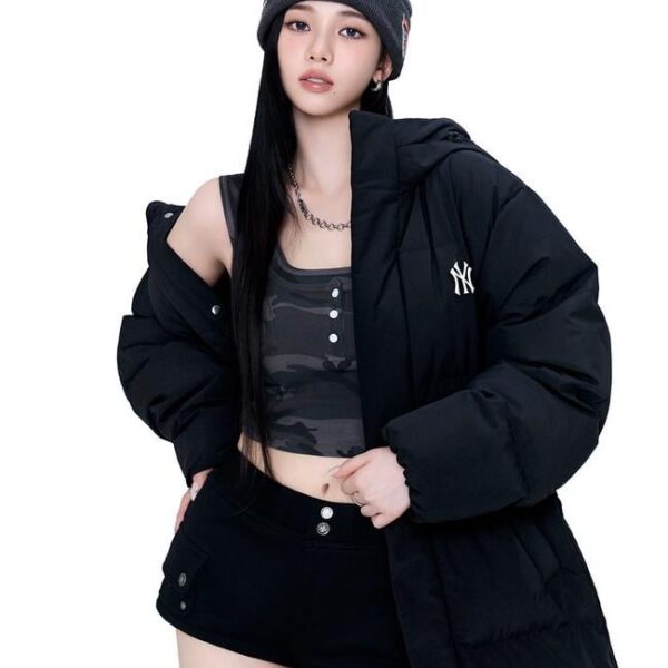 260120 aespa's Karina gifts 70 SM Entertainment staffs with winter outerwear and handwritten letters