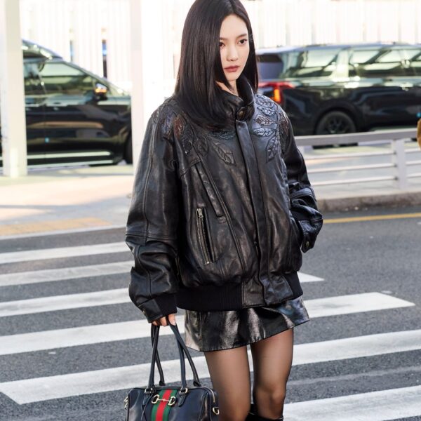 260226 GUCCI Twitter Update with Ningning - Ningning from aespa seen on her way to Milan for the Primavera fashion show in Gucci and carrying the Gucci Borsetto