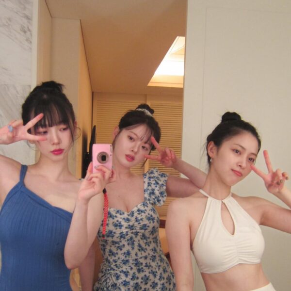 260218 Han Sua Instagram Update with Karina & ITZY Ryujin