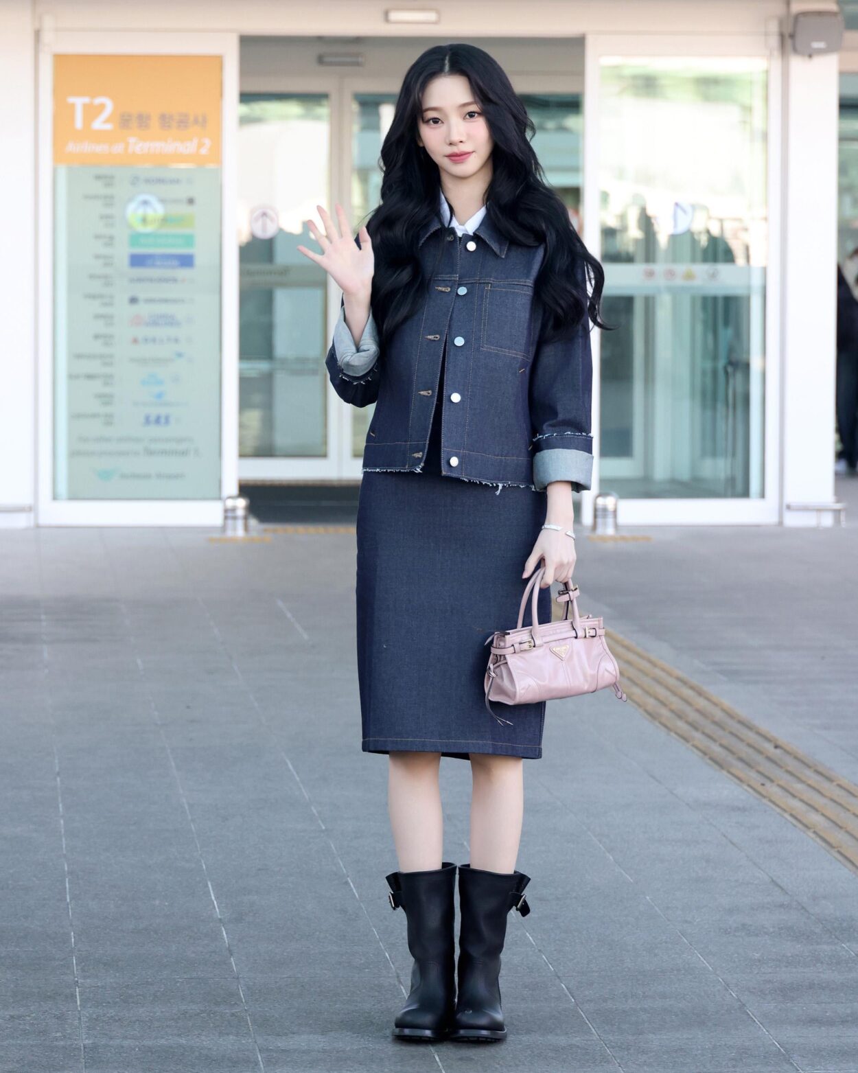 260225 PRADA Twitter Update with Karina - Ambassador Karina is off to Milan in a full Prada look to attend the Prada FW26 Womenswear Fashion Show.