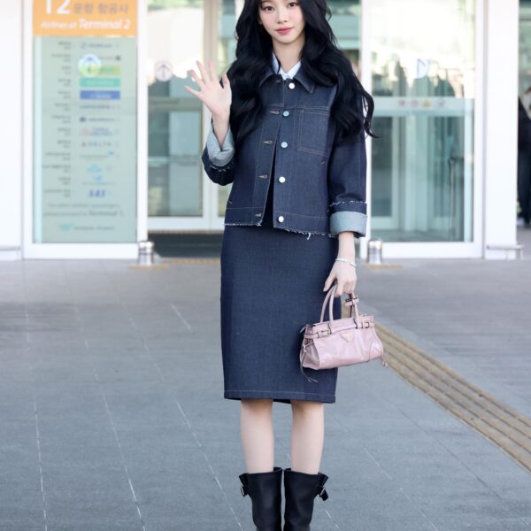 260225 PRADA Twitter Update with Karina - Ambassador Karina is off to Milan in a full Prada look to attend the Prada FW26 Womenswear Fashion Show.