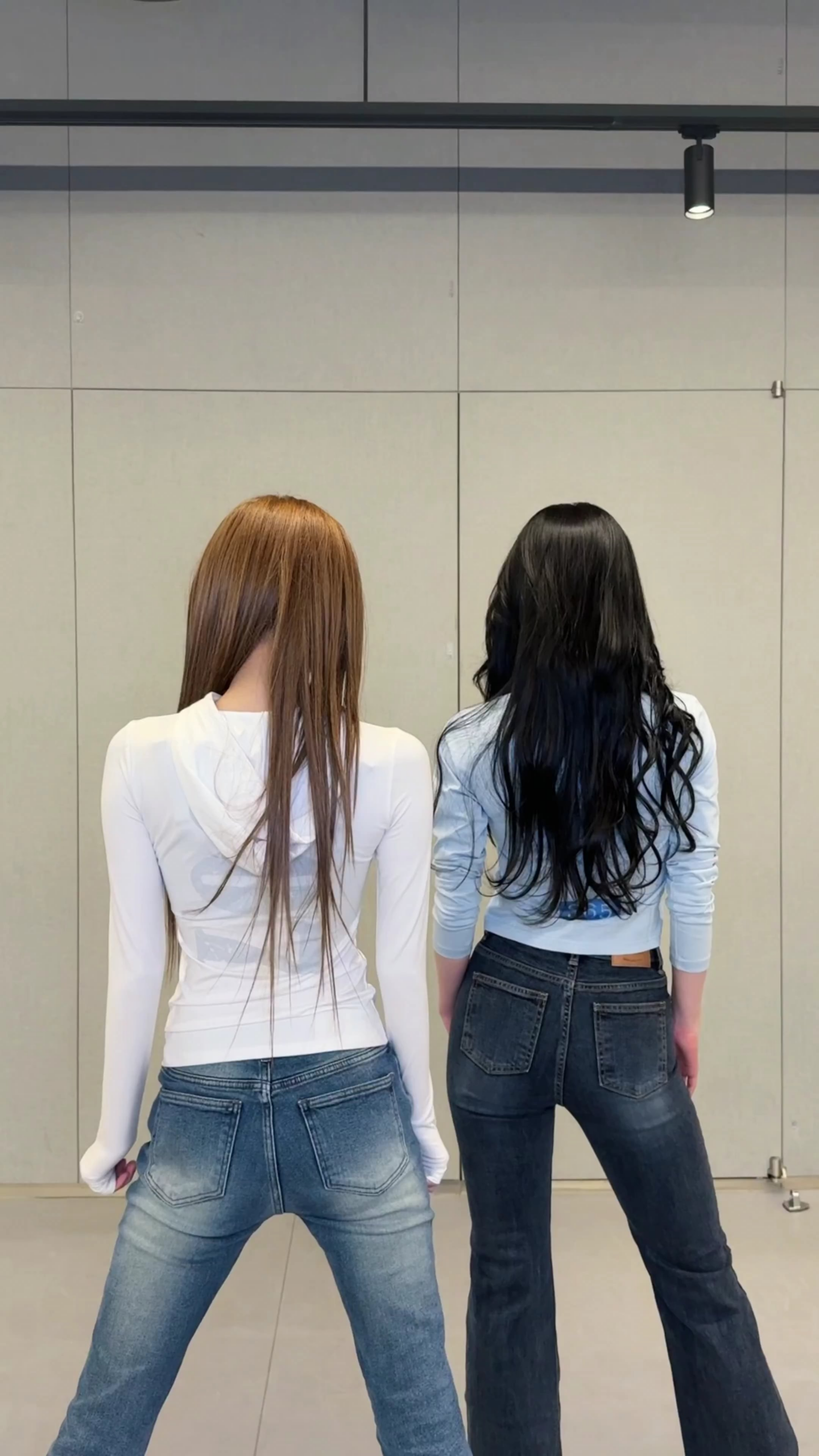 260313 Choi Yena TikTok Update with Karina - Catch my heart with #KARINA (Catch Catch Challenge)