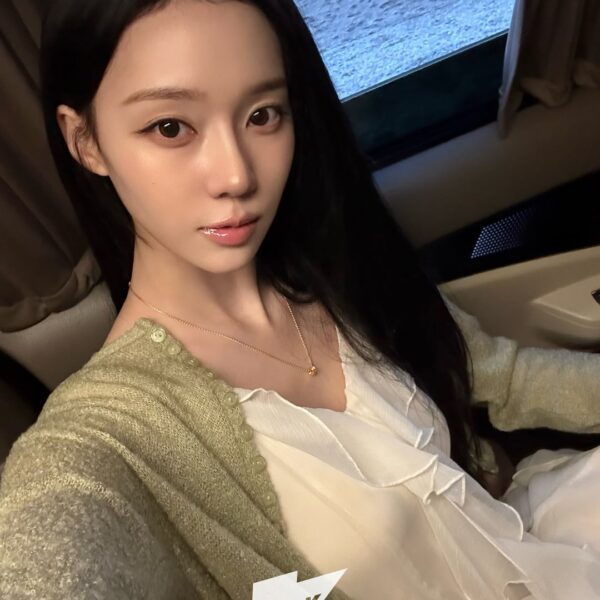 260328 1theK Instagram Update with Winter - Beyond the Studio Behind Photos