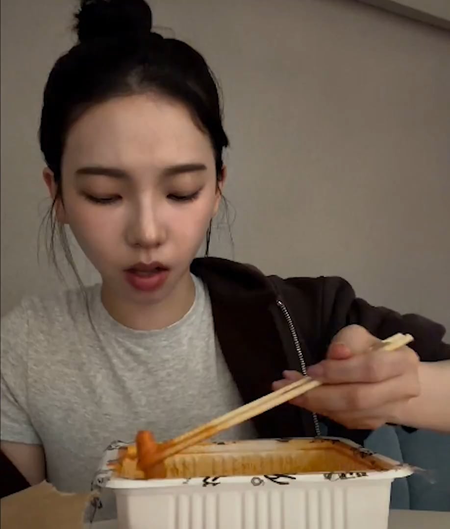 260418 Karina on driver's license: "I haven’t gotten my driver’s yet, none. I don’t have plans to buy a car, I can just get my driver’s and my parents have cars so I’ll be happy just going for a drive. I don’t have confidence driving a car around neither do I have the time, ykwim?"