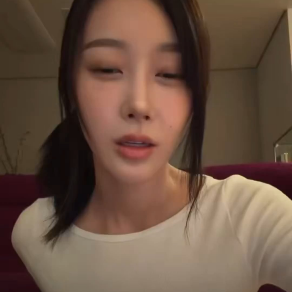 260407 Giselle teases aespa's upcoming album and content: "When life gives you lemons, what do you make? You make lemonade."