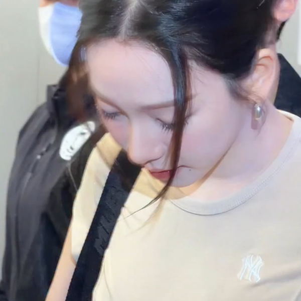 260423 Daily Fashion News Instagram Update with Karina