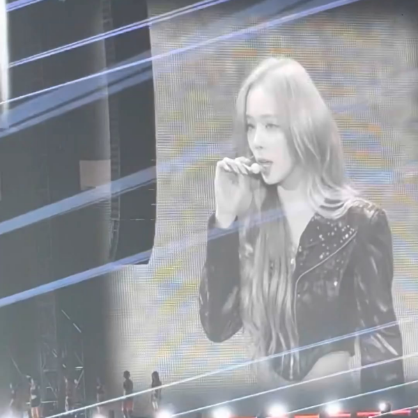 Winter's high notes during 'SYNK : aeXIS LINE' at Kyocera Dome Osaka