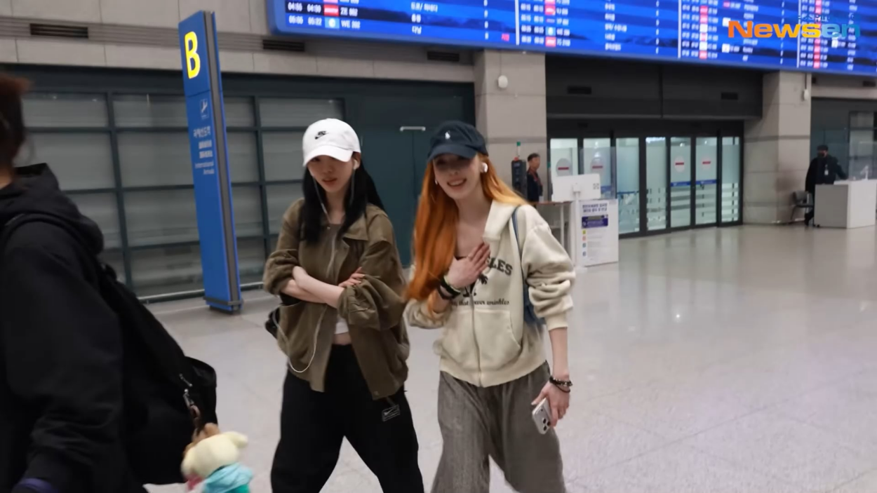 260413 Karina & Winter arrived at ICN airport from Japan (via Newsen)