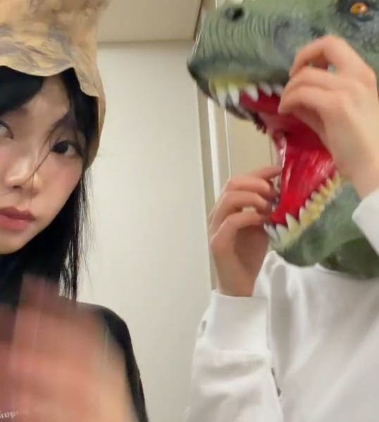 260411 Karina Instagram Update with Han Sua