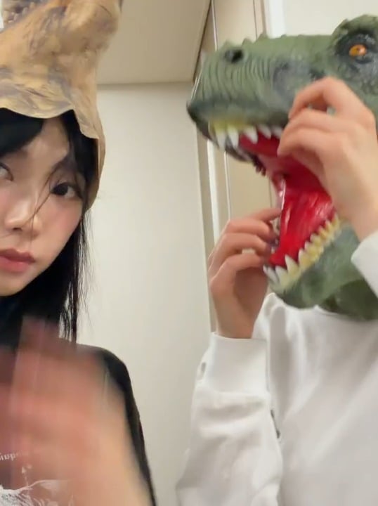 260411 Karina Instagram Update with Han Sua