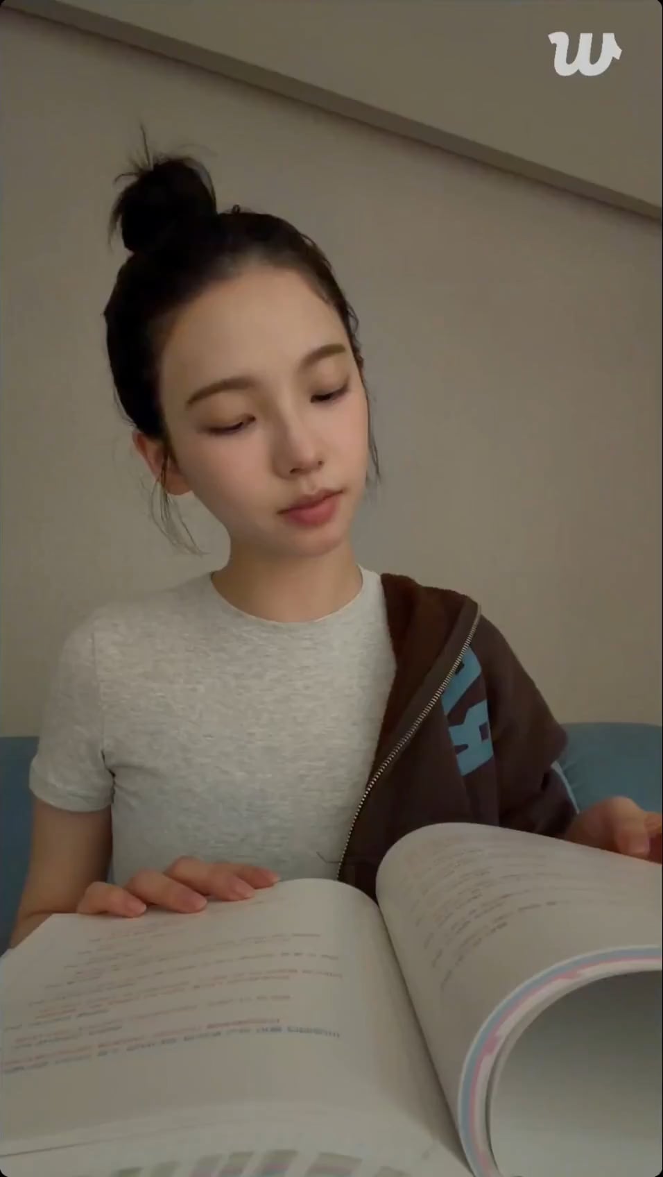 260418 Karina on more karaoke content with Winter: "Coin karaoke part 2... no we really don't have time, when I'm resting Minjeong is working, when Minjeong rests I work, it's a problem that we don't have a rest day (together)"