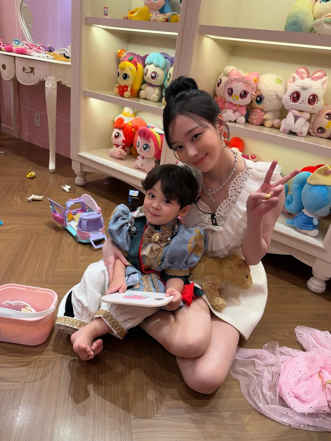 260423 Winter Instagram Update with Yijin