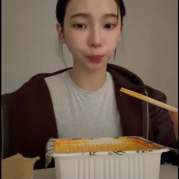 260418 Karina on 'Serenade': "...Originally it was one of the nominees for my solo, when was it... during 'UP' or 'GOOD STUFF'? I thought performing it with Winter would be very suitable so I chose it..."