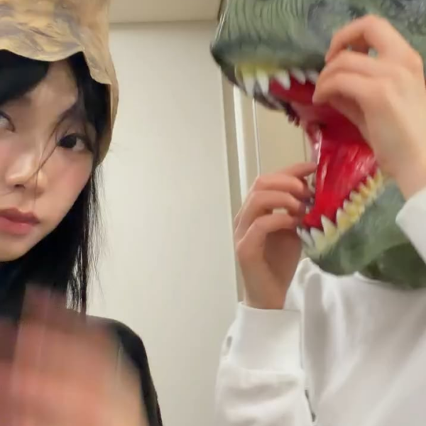 260411 Karina Instagram Update with Han Sua