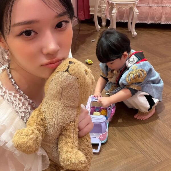 260423 Winter Instagram Update with Yijin