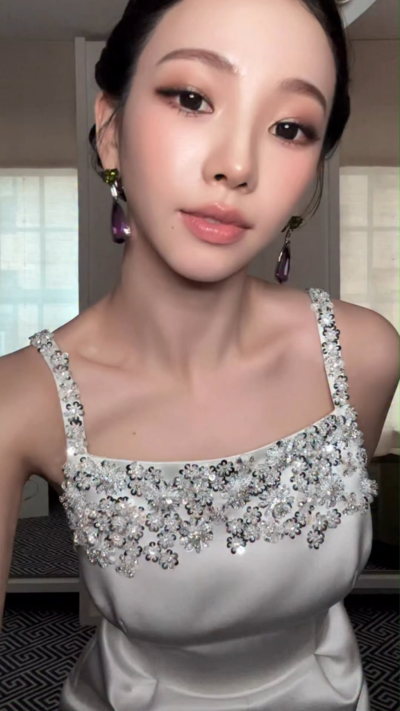 260505 aespa TikTok Update with Karina - before the carpet