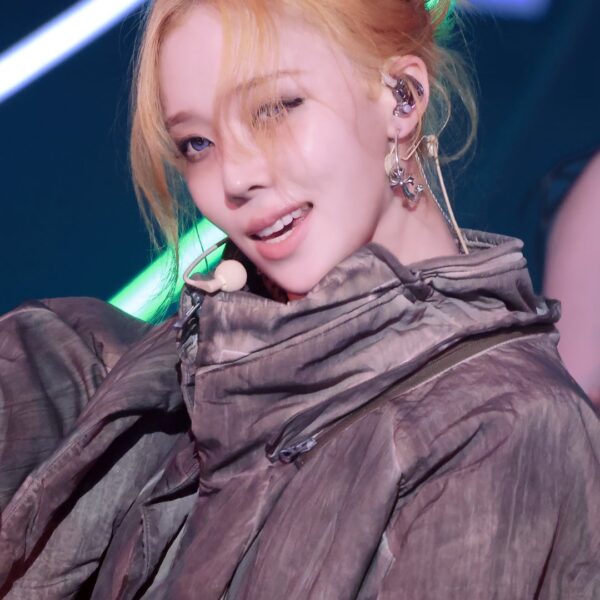 260516 Winter - WDA (Whole Different Animal) (MBC Show! Music Core Stage Pics)