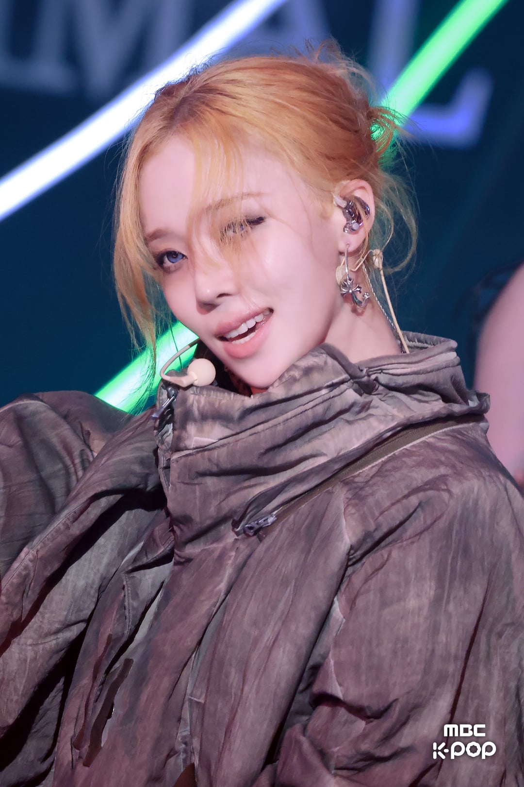 260516 Winter - WDA (Whole Different Animal) (MBC Show! Music Core Stage Pics)