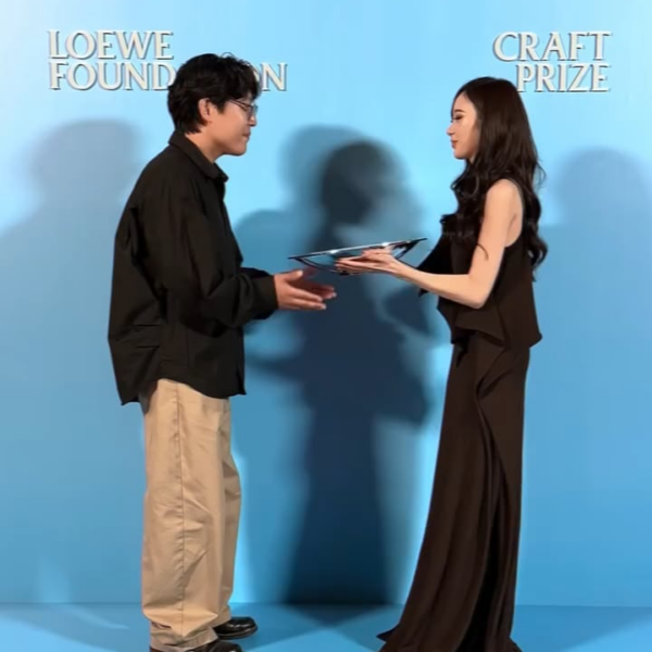260513 LOEWE Instagram Update with Giselle - The 'LOEWE FOUNDATION Craft Prize 2026' trophy was presented by GISELLE at the ceremony in Singapore.