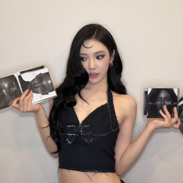 260515 aespa Twitter Update with Ningning - Knock, knock! Here's NINGNING with the MUTANT Ver. Don't forget to pre-order yours now!