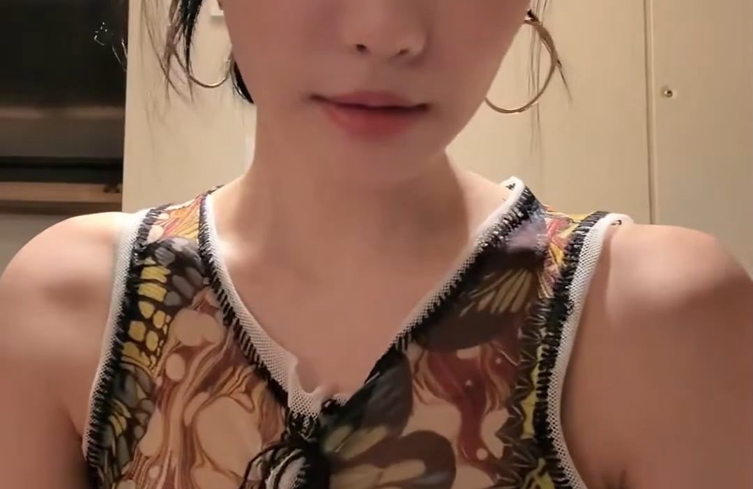 260614 Ningning says she has been writing songs & hope everyone can look forward to the tour. She's also been making music & working non-stop since arriving in LA and today is her last day, she will be returning to Korea tomorrow