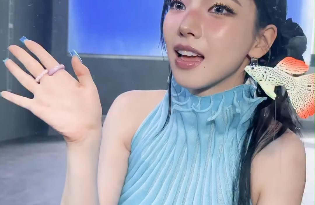 260604 aespa TikTok Update with Karina - look at this 🧜‍♀️