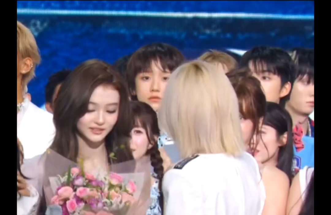 Winter of aespa being gazed at with "sparkling" eyes by a member of CUTIE STREET（japan idol ）