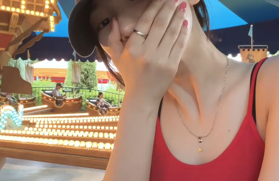 260622 aespa TikTok Update with Karina - everybody's watching her