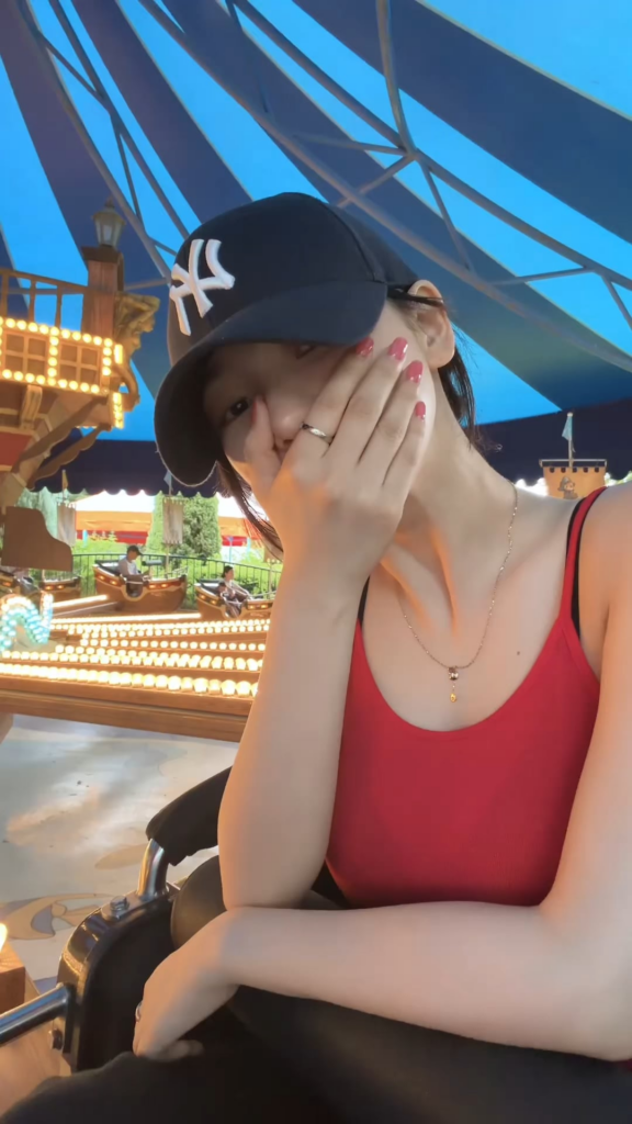 260622 aespa TikTok Update with Karina - everybody's watching her