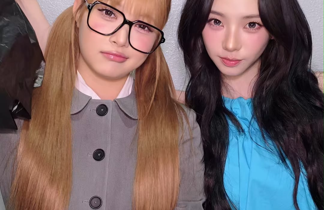 260601 LE SSERAFIM TikTok Update with Karina - Bong-pala 💙🙏 (w/ Hong Eunchae)
