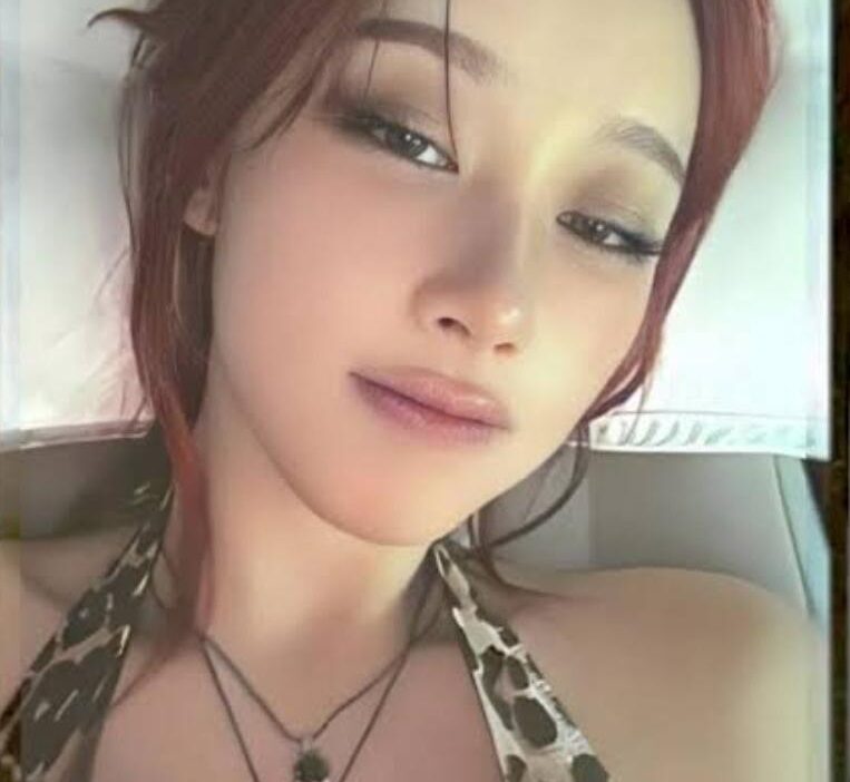 The world's hottest Giselle photocard lol