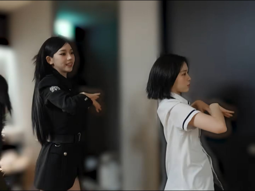 260619 Karina (with ITZY Ryujin) - 'Motto' & 'LEMONADE' Challenge Behind